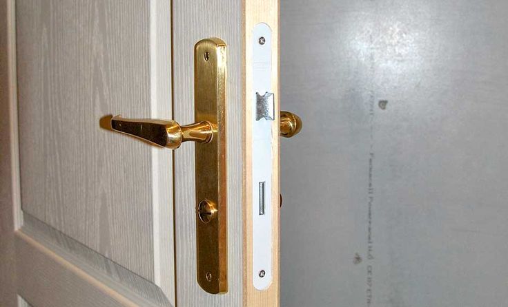 Comment remplacer une vieille serrure fichet sur votre porte ?